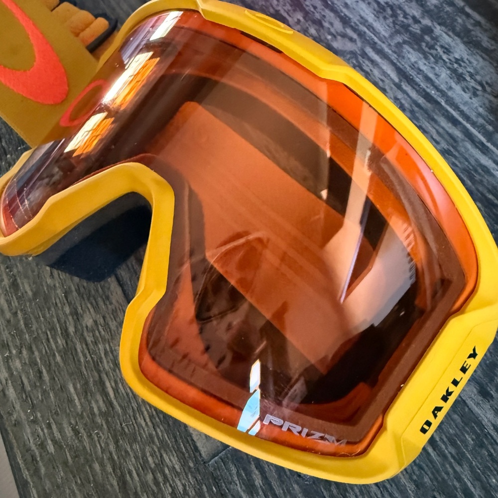 Oakley Line Miner ski goggles in a Icon Mustard color with Prizm Persimmon lens - Picture 9 of 12